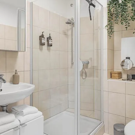 Prime - Fuer 6 - Neu & Modern Apartment Munich